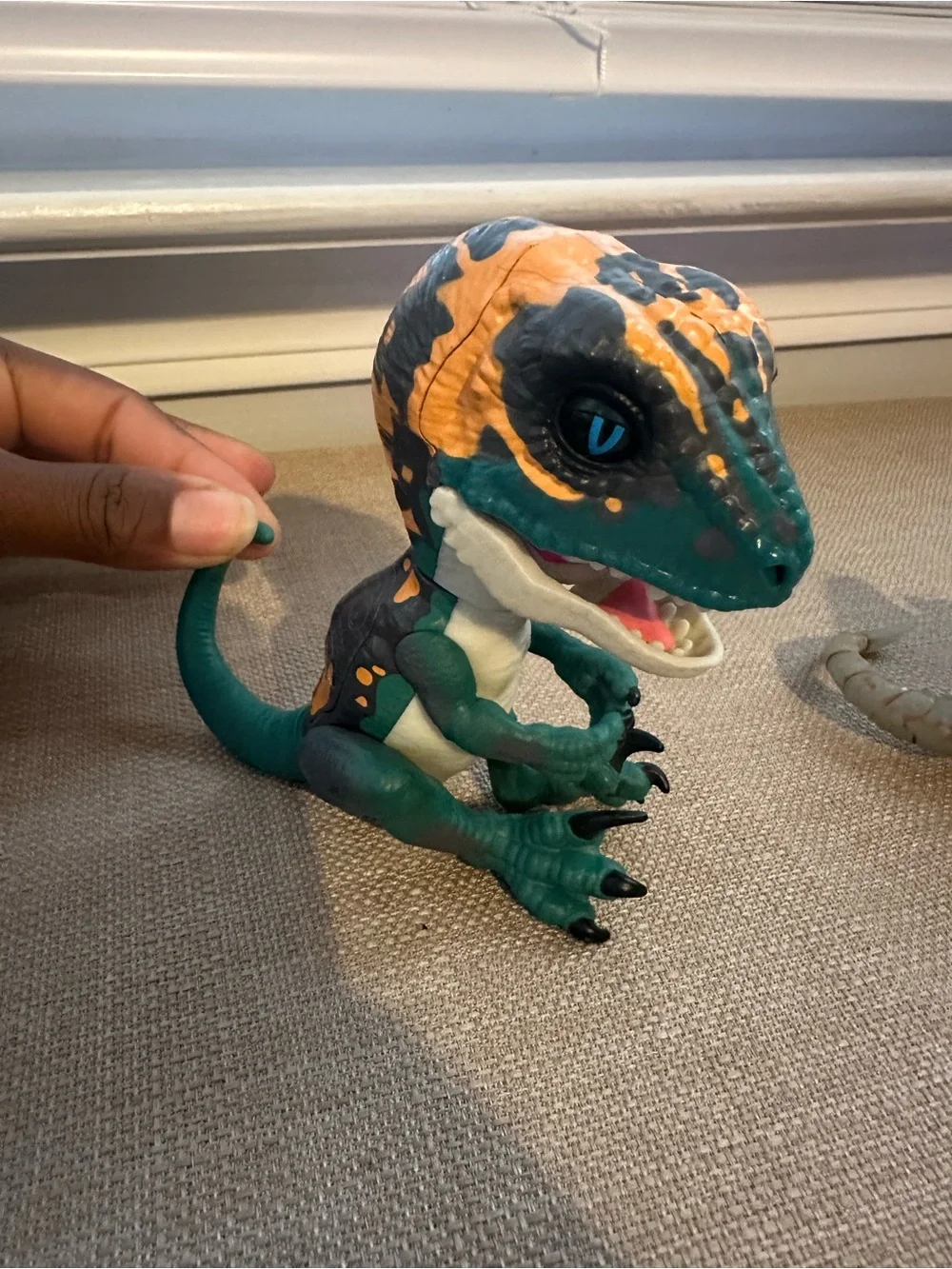 Lot of 7 WowWee Fingerlings Untamed Raptor Dinosaurs Sounds Chomping EUC - Picture 9 of 10